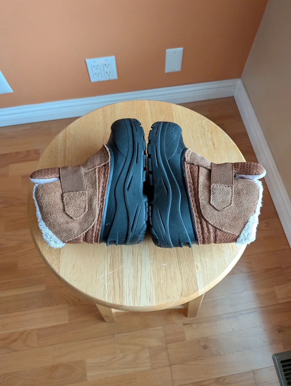 The North Face Brown Boots with Faux Fur Lining size 7 Toddler waterproof